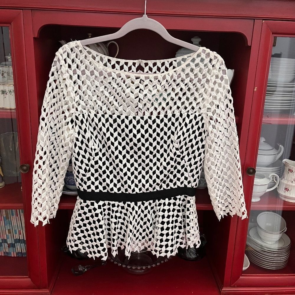 Oscar de la Renta Abstract Cut Out Blouse White Black Size 8 - Picture 1 of 6
